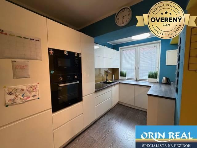 Reality Na prenájom 3 izbový byt rodinnom dome v Centre Pezinka 800,- Eur