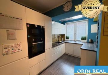 Reality Na prenájom 3 izbový byt rodinnom dome v Centre Pezinka 800,- Eur