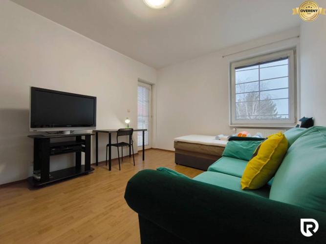 Reality RADO | samostatná izba s balkónom v dome | Bratislavská | Záhorská B.