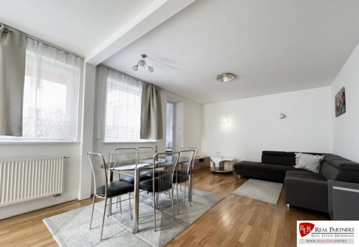 Reality REB.SK Prenájom 3-izbový byt s parkovaním, vlastný vchod, Bratislava I