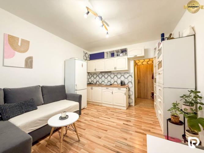 Reality RADO | Prerobená garsónka 20m2, Šándorova ul., Bratislava - Ružinov