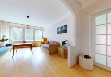 Reality Veľký 3i byt 104m2, Tichá ul., loggia 12m, pivnica, tehlové vnútorné priečky, pôvodný stav