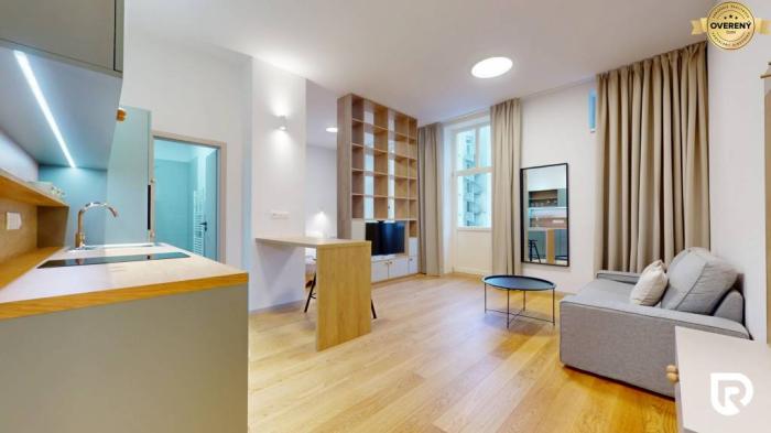 Reality RentHub | Butiková 1,5i rezidencia s balkónom | Historická mestská