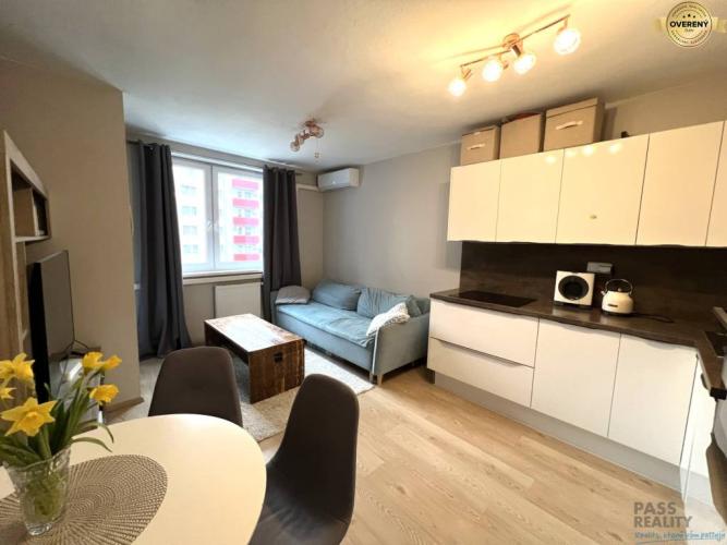 Reality PREDAJ 2 izbový byt s garážou v skvelej lokalite v Ružinove