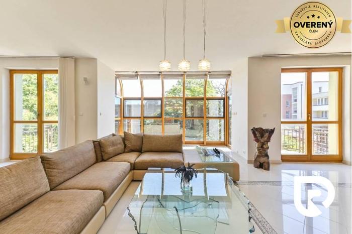 Reality RADO | Staré Mesto | 5i byt 175 m² + 4 balkóny + možnosť 2× parking