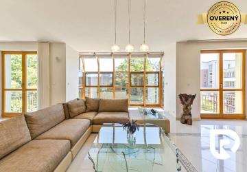 Reality RADO | Staré Mesto | 5i byt 175 m² + 4 balkóny + možnosť 2× parking