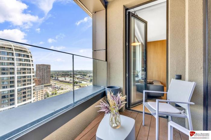 Reality REB.SK, Predaj luxusný 2-izbový byt, 52 m2, Továrenská ul, SKY PARK