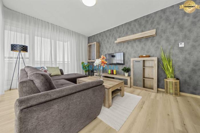 Reality Svetlý 3-izbový byt 90 m² s terasou 18,5 m², 2 garáže, Smaragdová ul.