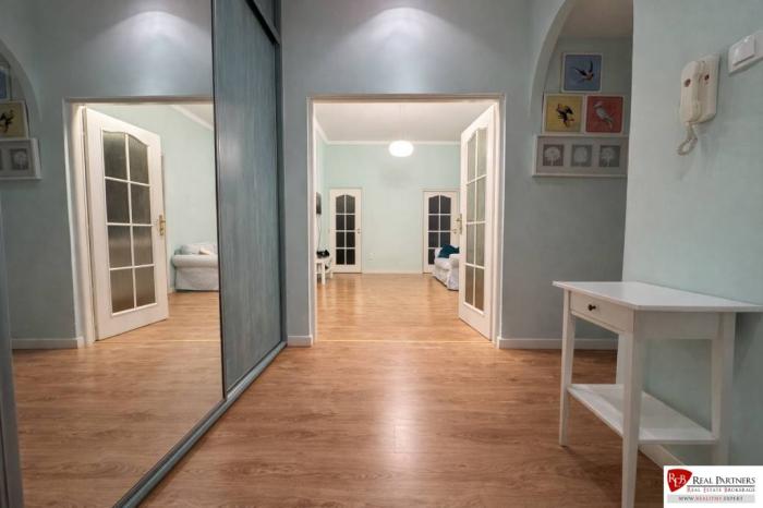 Reality Predaj 4+1 izbový byt, 110 m2, 2 balkóny, Obchodná ul, centrum BA