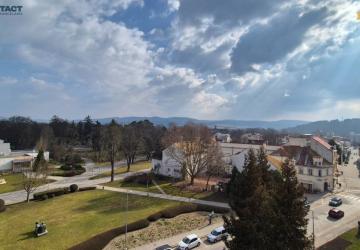 Reality Predávame polohu - výhľady na mestský park a pešiu zónu Piešťan