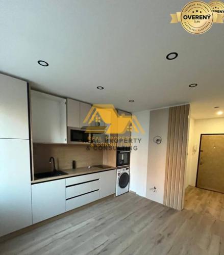 Reality Prenajmem prerobený 1 izbový byt s balkónom v Nových Zámkoch