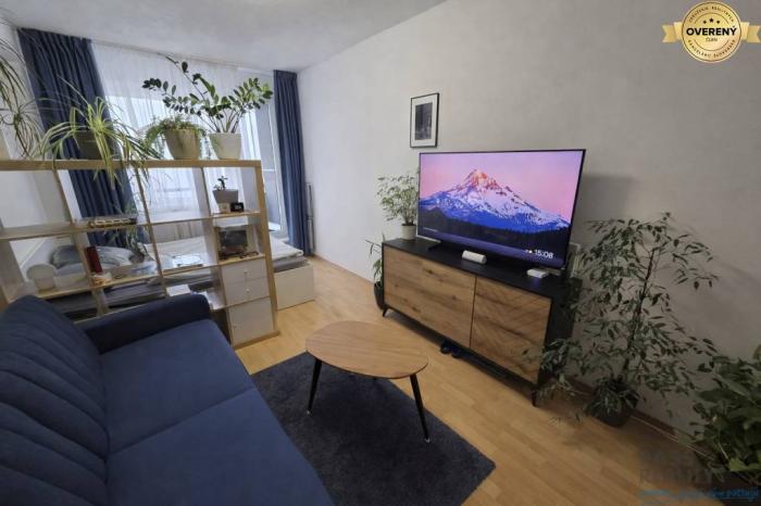 Reality NA PRENÁJOM 1-izbový byt s loggiou na Račianskej ulici – zariadený