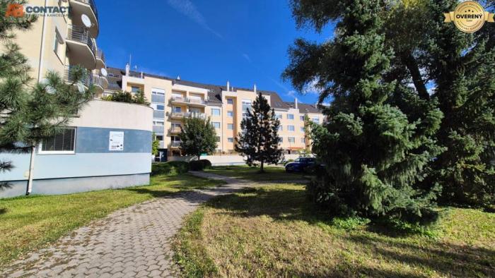 Reality Dvojizbový byt s 35 m² terasou a garážovým státím - E. Belluša