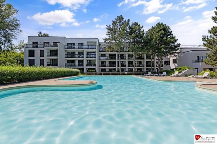 Reality Na predaj nádherný 4 izbový luxusný byt,176 m2 + terasy 55 m2,2 garáž.