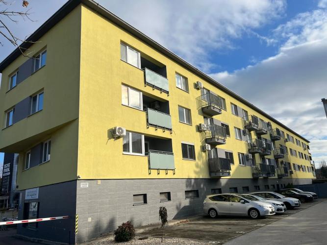 Reality Prenájom priestranného 2-izbového bytu s loggiou a parkovaním – Račianska ulica,