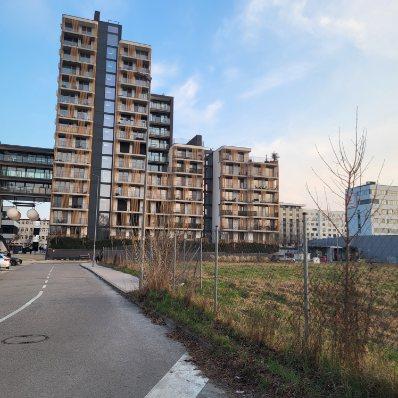 Reality Prenájom moderného 1-izbového bytu s balkónom a parkovacím státím –