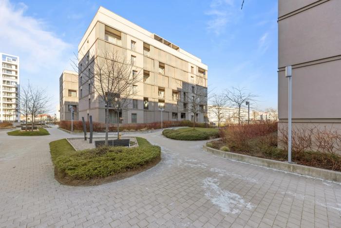 Reality Na prenájom: Slnečný 2-izbový byt s veľkou lodžiou – Rezidencia Pri Mýte,