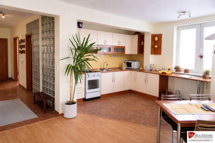 Reality REB.SK Prenájom veľký 2,5 izbový byt Bratislava IV