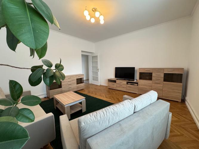 Reality PRENÁJOM veľkého 2-izb. bytu v CENTRE s parkovaním