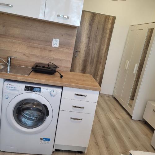 Reality ✨ Štýlová garsónka v novostavbe – Bratislava, Vrakuňa (Hradská