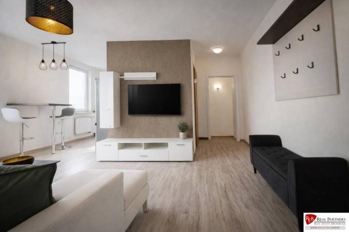 Reality Prenájom 2-izbový byt s balkónom, parkovanie,55m2, Nobelova