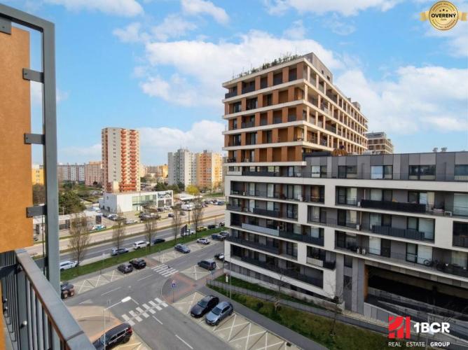 Reality ZARIADENÝ 1-IZBOVÝ BYT, SLNEČNICE, GARÁŽOVÉ  STÁTIE