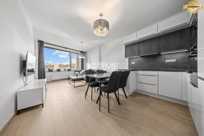 Reality ŠTÝLOVÝ 2i byt,SKY PARK,VÝHĽAD,LOGGIA,PARKING,VEŽA II,Továrenská ul.