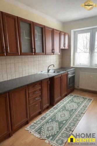Reality PREDAJ : 2 izbový tehlový byt po rekonštrukcii, Komárno