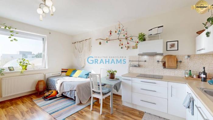 Reality Slnečný 1-izbový byt s balkónom a parkovaním, Dlhá ulica, Stupava