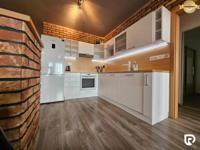 Reality RentHub | útulný | 2,5-izbový | zasklenná loggia | Rezedová ulica