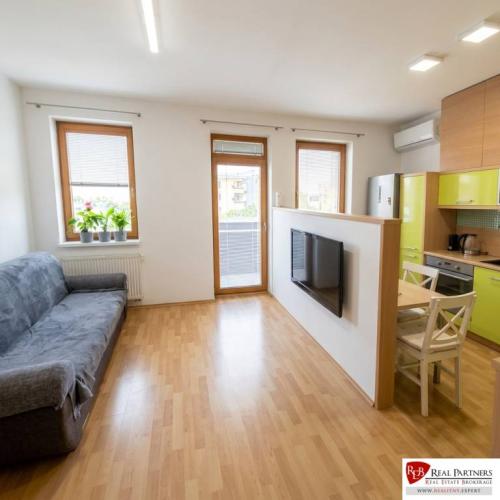 Reality REB.SK na prenájom pekný 2-izbový byt s loggiou, Most pri BA