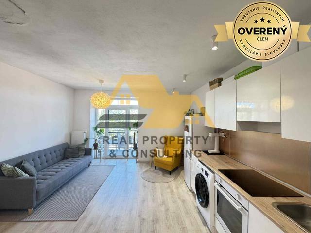 Reality Prenajmem 2 izbový byt s balkónom v Nových Zámkoch