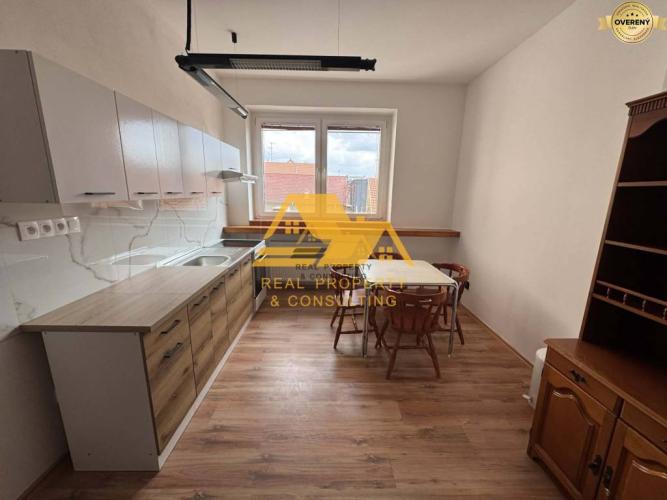 Reality Prenajmem 1 izbový byt v Nových Zámkoch