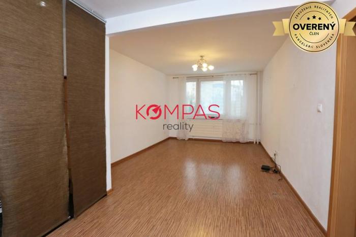 Reality VEĽKÝ 3-IZB.BYT PO KOMPLETNEJ REKONŠTRUKCII S VÝBORNOU DISPOZÍCIOU, ZV