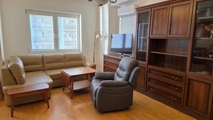 Reality Prenájom priestranného 3-izbového bytu, 87 m² – Krížna ulica,