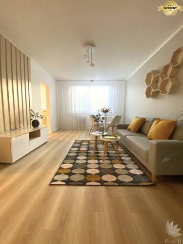 Reality Dizajnový moderný 2 izbový byt Jurigovo nám. Bratislava IV Karlova Ves