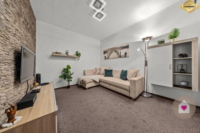 Reality BA/DÚBRAVKA-Predaj zariadeného 1,5 bytu s oddelenou spálňou a kuchyňou