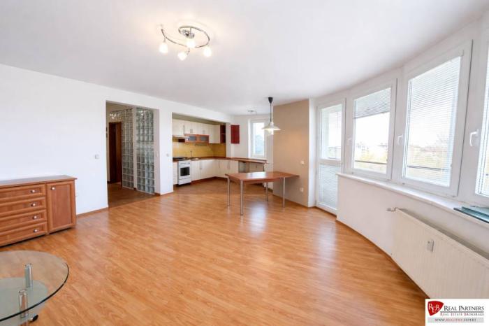 Reality REB.SK Prenájom veľký 2,5 izbový byt Bratislava IV