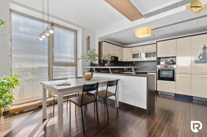 Reality RADO | PRIESTRANNÝ 2,5-IZBOVÝ APARTMÁN | VIENNA GATE
