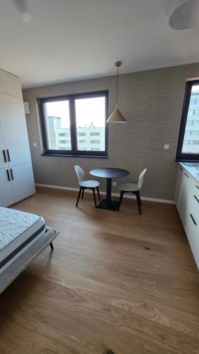 Reality Moderný 1-izbový apartmán s parkovaním – Green Atrium,