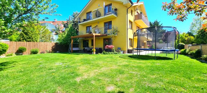 Reality PRIESTRANNÝ 3+1 izb. BYT 115,3m2 KRB, TERASA, ZÁHRADA, PARKOVANIE v RD / ul. STRMÝ VŔŠOK