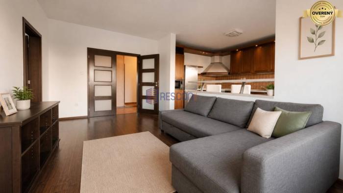 Reality Bývanie s vlastnou predzáhradkou – zariadený 2-izbový byt (62+33 m²)