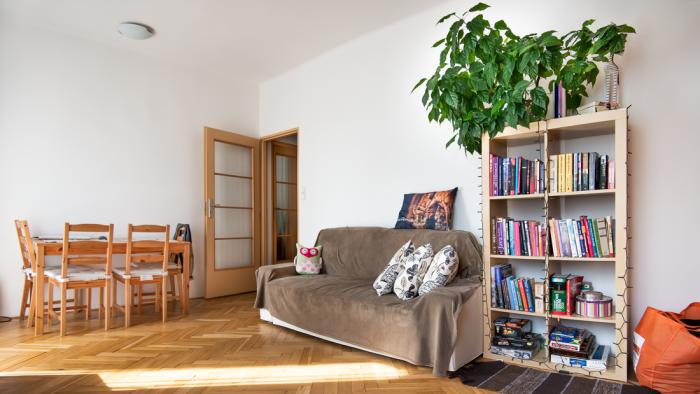 Reality ŠTÝLOVÝ A SLNEČNÝ 2-IZBOVÝ BYT S BALKÓNOM – KRAMÁRE, STROMOVÁ