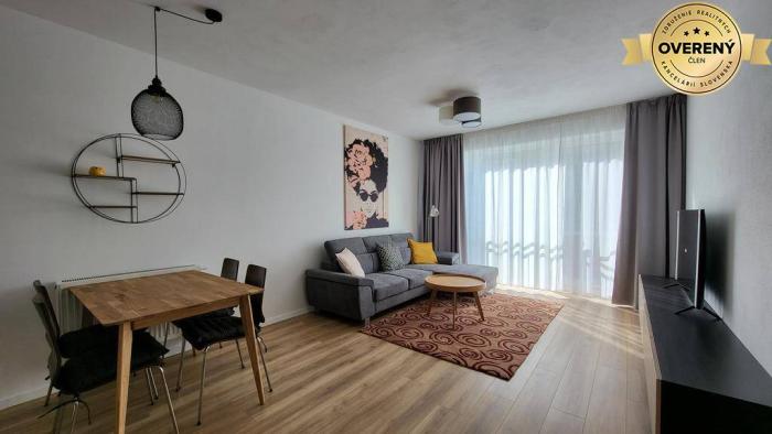 Reality Nový priestranný 3iz. byt s klimatizáciou, balkónom a parkovaním.