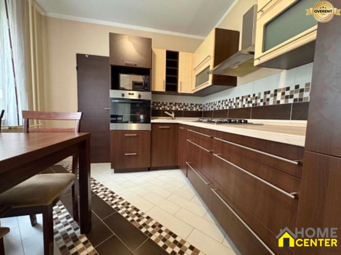 Reality EXKLUSÍVNY PREDAJ: 2 izbový byt /70 m2/ s balkónom, VII.sídl. Komárno