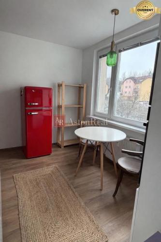 Reality Prenájom: 1 izbový byt 40 m2 THK, Lodžia