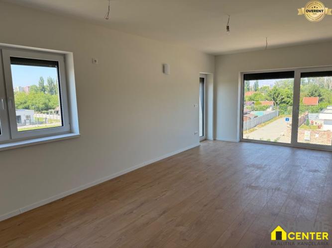 Reality :nadštandardné bývanie , byt s terasou 128m2  , Nové Zámky, novostavba