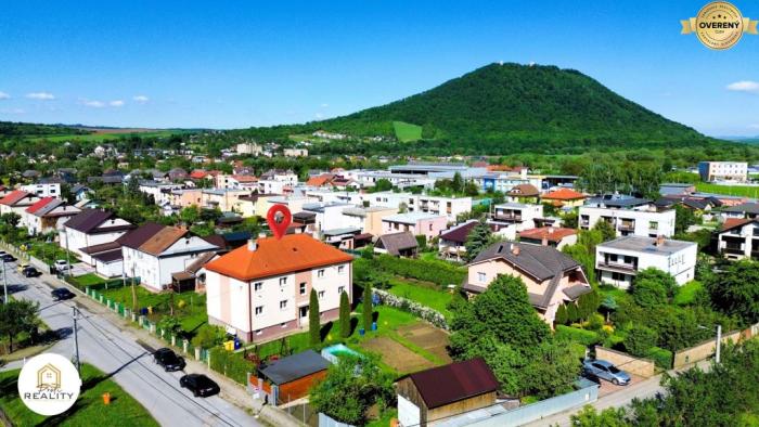 Reality PREDAJ | 2-izb. byt 73 m² (s balkónom, pivnice) + 2 záhradky, V. Šariš