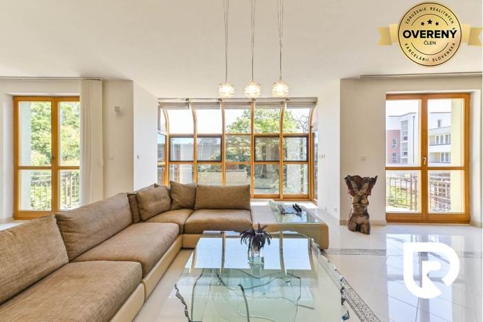 Reality RADO | Staré Mesto | 5i byt 175 m² + 4 balkóny + možnosť 2× parking