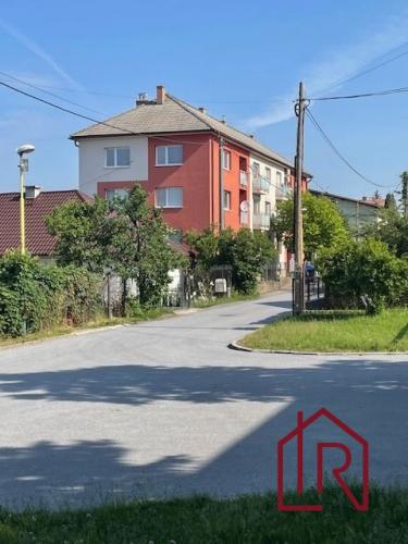 Reality 3-izbový tehlový byt s vlastným vykurovaním, loggiou a garážou